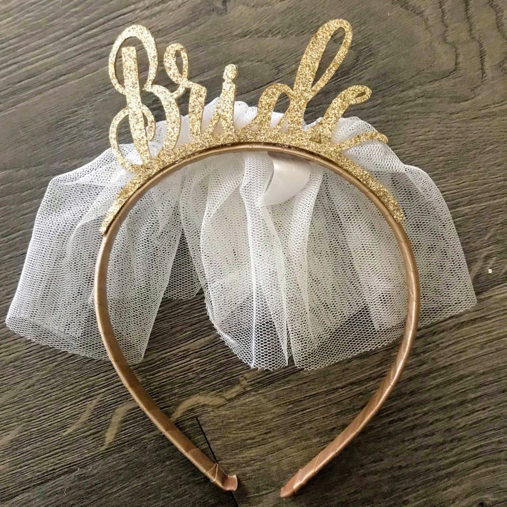 Bride headband with gold letters and small vail